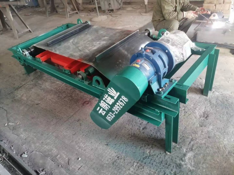 　　在使用强磁蜜桃WWW视频高清在线观看期间维护设备尤为重要，在夏季潮湿的空气增加了设备需要定期进行适当的维护，以确保设备的正常运行，让蜜桃视频APP介绍一下其夏季维护方法有哪些？ 　　1、定期检查强磁蜜桃WWW视频高清在线观看电源电路，以防止电动机因短路而损坏，检查电动机风扇是否磨损，添加减速器的润滑油，并进行滚动轴承的所有检查。如果发现损坏请及时更换，注意皮带的磨损。 　　2、在工作过程中轴承油温度可能由于设备连续运行或其他原因而升高，然后，您需要立即停止工作，找到直接原因，并进行维护。 　　3、轴承对于强磁蜜桃WWW视频高清在线观看非常重要，应特别注意轴承的保养，定期润滑可以延长轴承的使用寿命。 　　4、对于电磁蜜桃WWW视频高清在线观看的夏季维护尤为重要，为确保防雨和防潮，请检查设备中是否有水分？一旦找到，请联系制造商进行维护。 　　5、在移动和使用强磁蜜桃WWW视频高清在线观看时，应保护工作表面免受严重冲击和振动。安装在室外装置中须配备防雨设施，以检查从蜜桃WWW视频高清在线观看到控制柜的线路。 　　总而言之强磁蜜桃WWW视频高清在线观看的维护很重要，定期维护对延长其寿命有很好的作用。该设备可安装于生产线上能与物料接触的任意位置，节约空间，安装方便。 小编：Zyqun